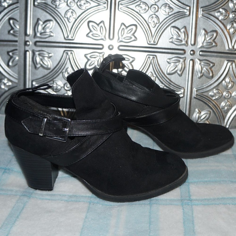 Justfab Size 8 Buckle Strap Design Black Closed Toe Heels